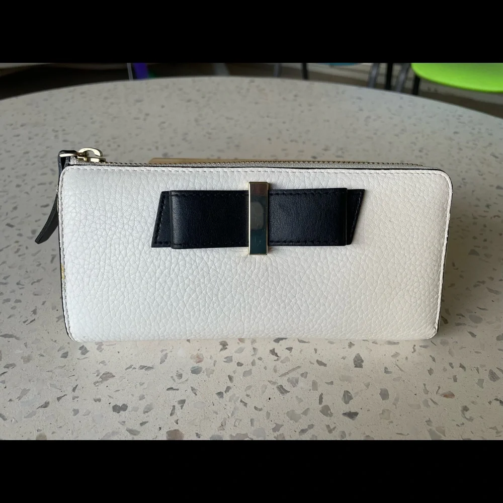 Kate Spade wallet - Picture 1 of 7